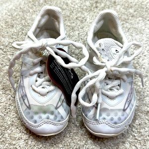 Infinity vengeance white cheer shoes brand new youth 12